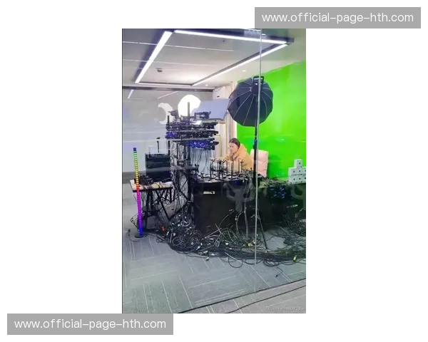 观众交互数据实时反馈至导播系统,动态调整直播内容节奏。