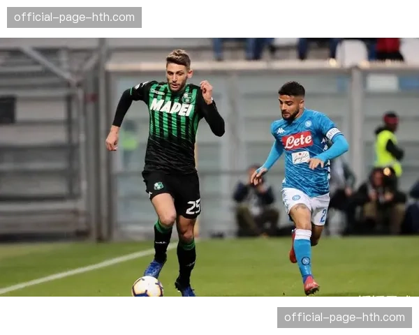 都灵vs萨索洛赛前，两队为已故传奇球星米哈伊洛维奇举行默哀仪式